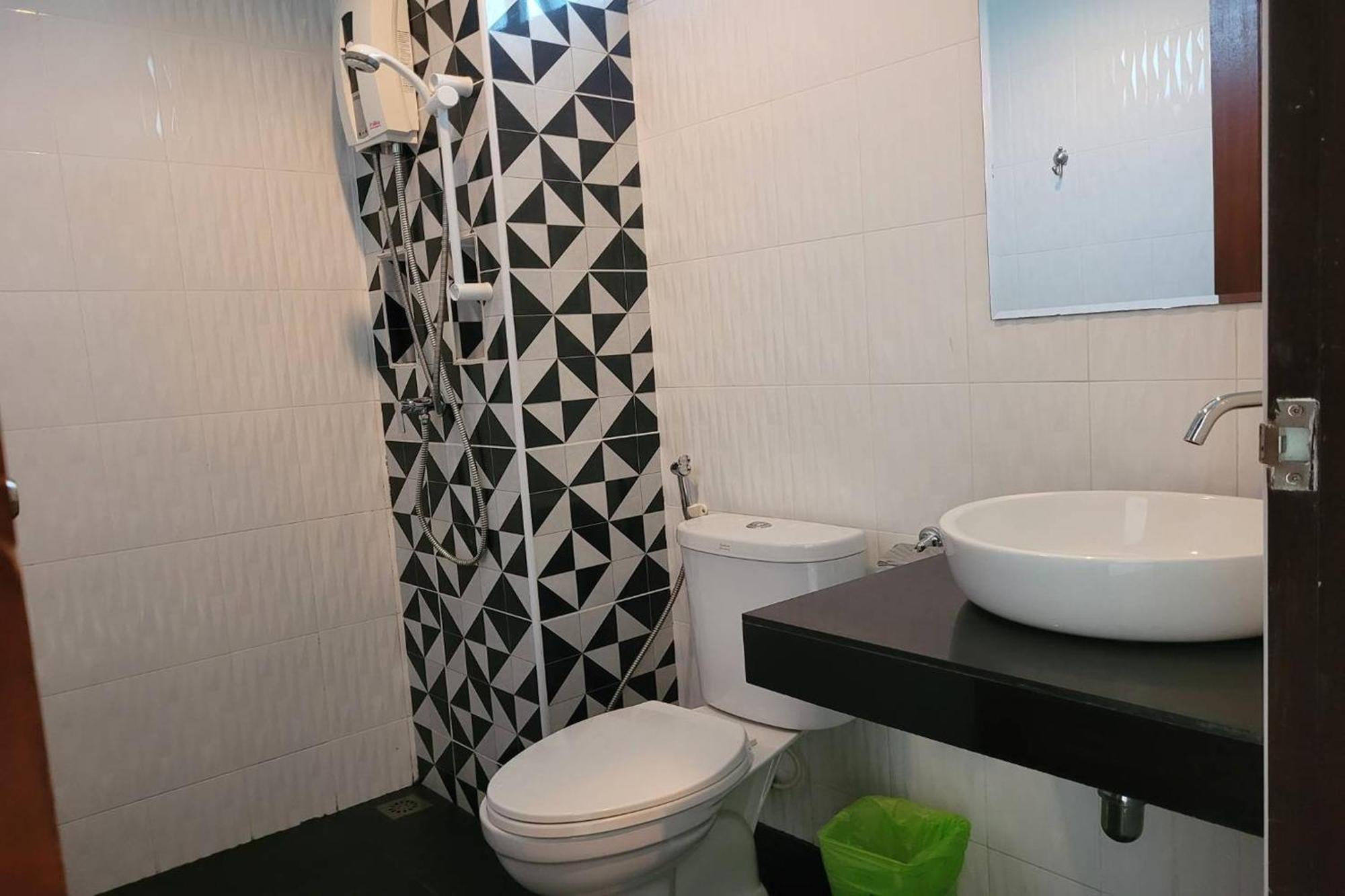 Snooze Inn Phuket - Free Shuttle To Bang Rong Pier Pa Khlok Dış mekan fotoğraf